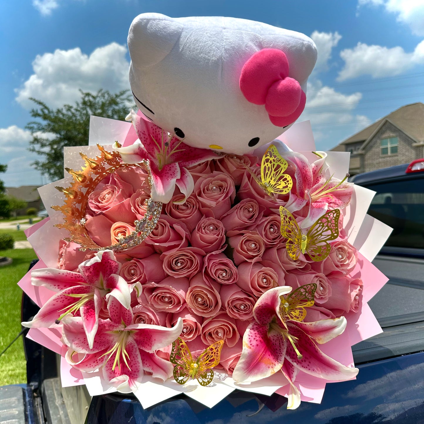 Hello kitty + lilies